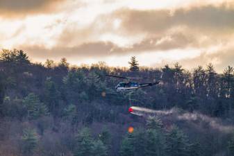 A helicopter fighting the 5,200-acre Jennings Creek fire in Greenwood Lake, NY on Nov. 12, in which an 18-year-old forest ranger died.